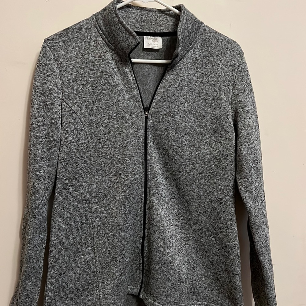 Dan skin now XL fleece zip up sweater